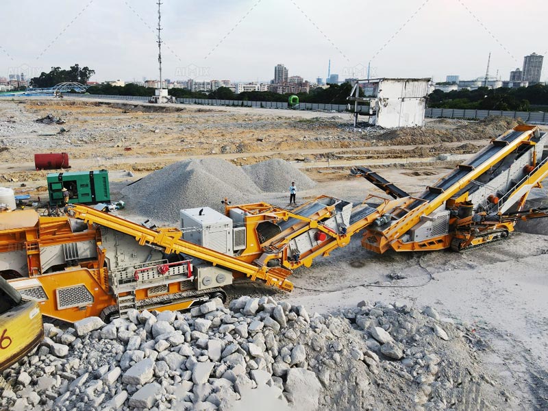 Tracked Stone Crushing and Screening Plant on site