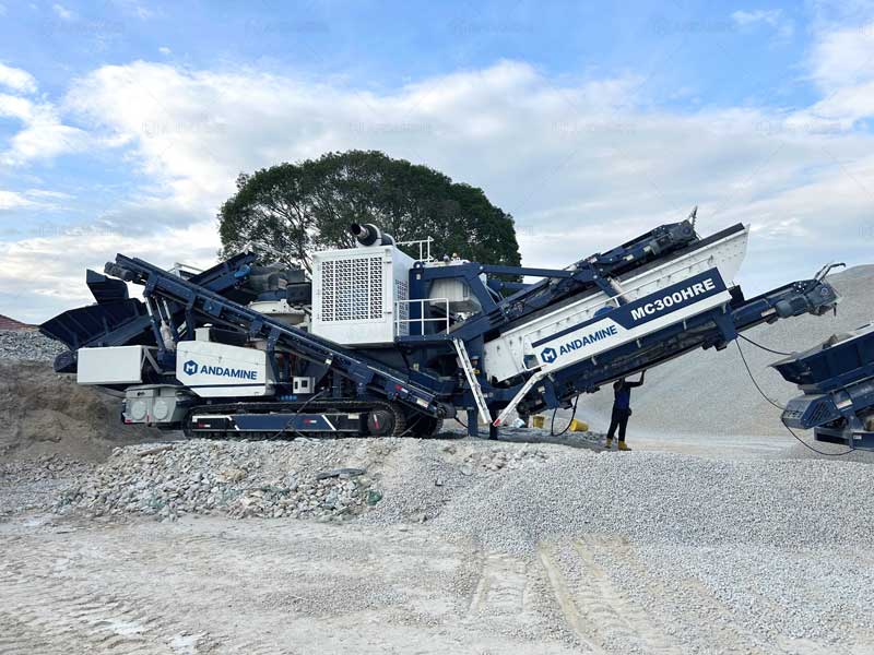 mobile crawler crusher plant working 